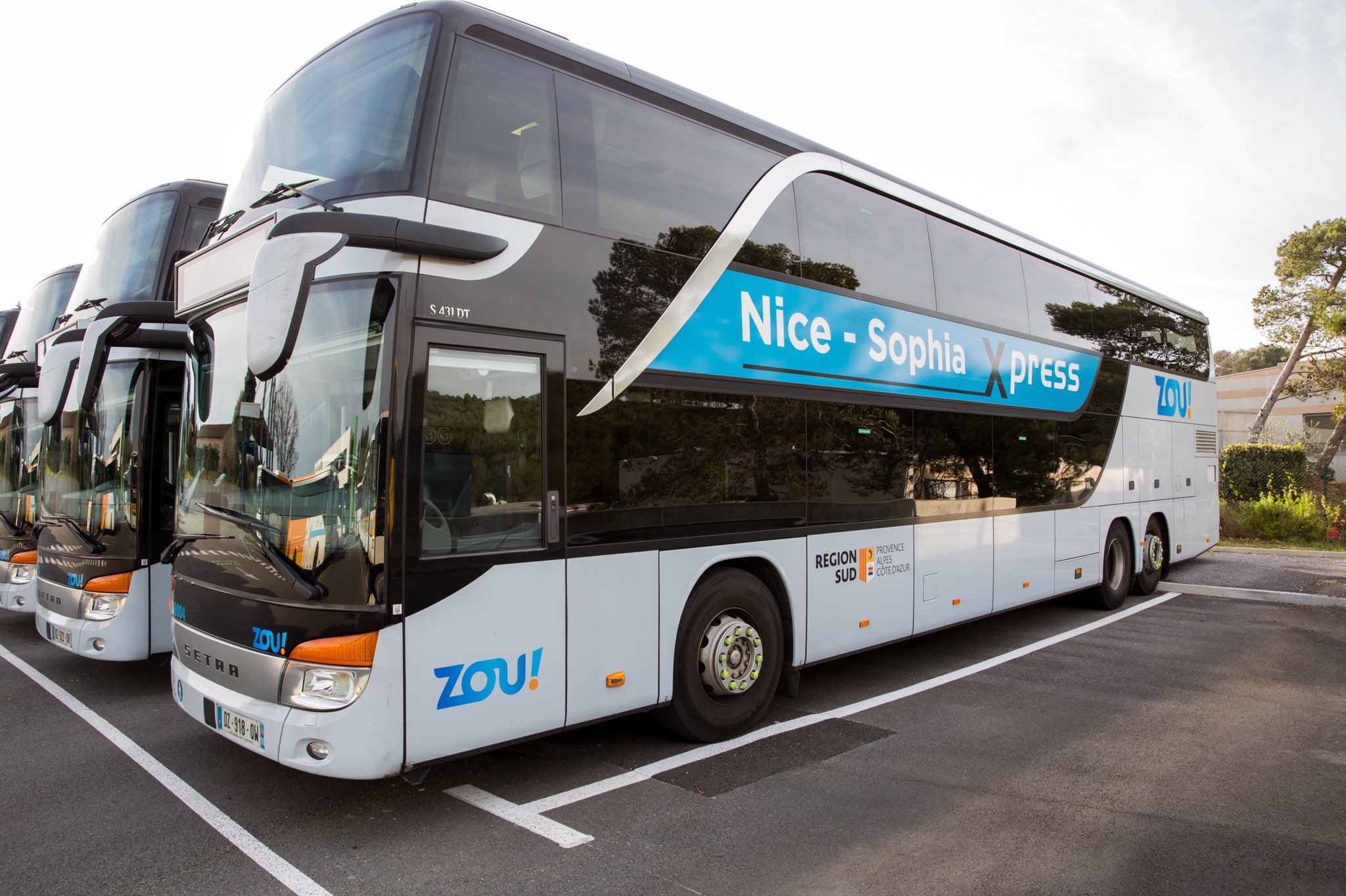 Des bus Zou de la ligne 630 entre Nice et Sophia Antipolis