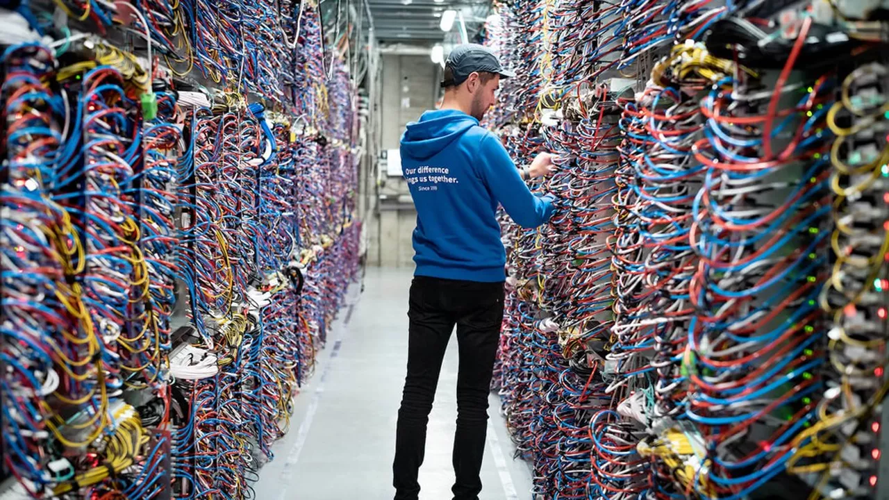 Intérieur du centre de données de OVHcloud basé à Roubaix