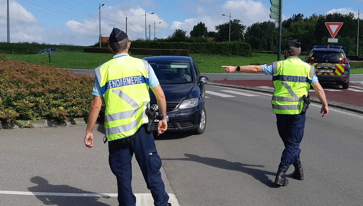 Des Gendarmes du Pas-de-Calais procédant à un contrôle routier (2021)