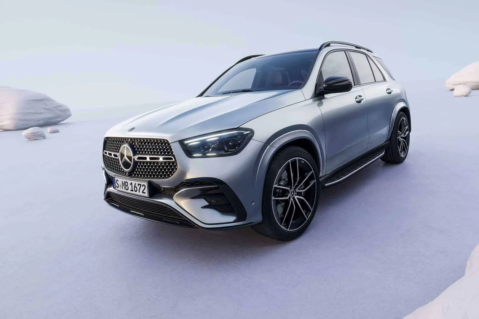 Image de présentation d'un char d'assaut allem... pardon une Mercedes GLE hybride (2023)