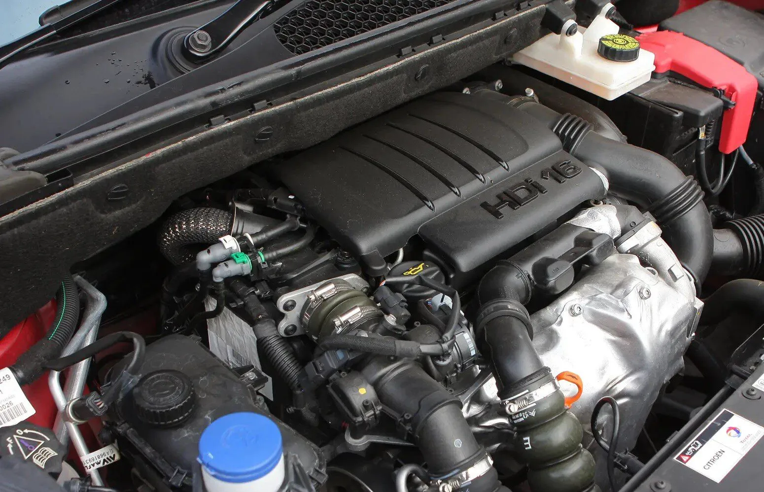 Vue du moteur 1.6 HDi 90ch de PSA dépourvu d'un filtre à particule (2007)