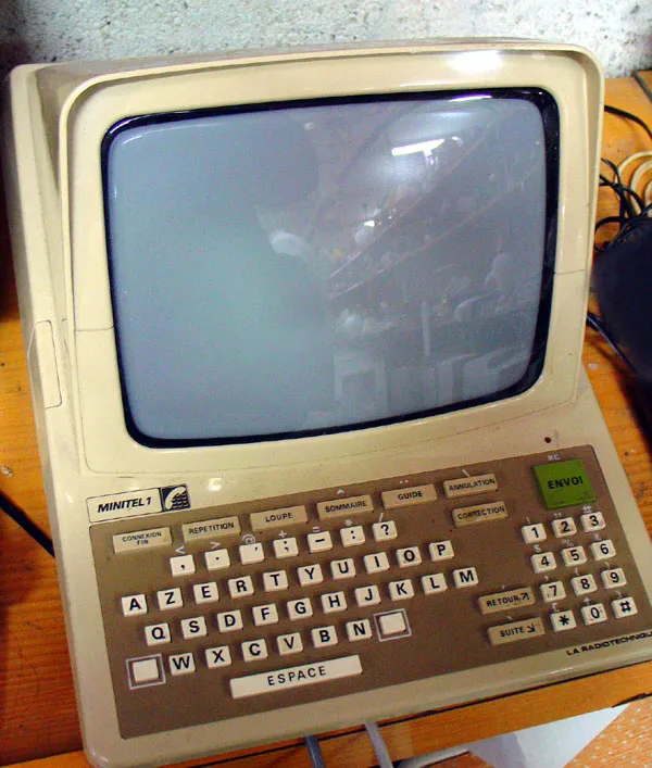 Photographie d'un Minitel 1 datant de 1982 (2005)