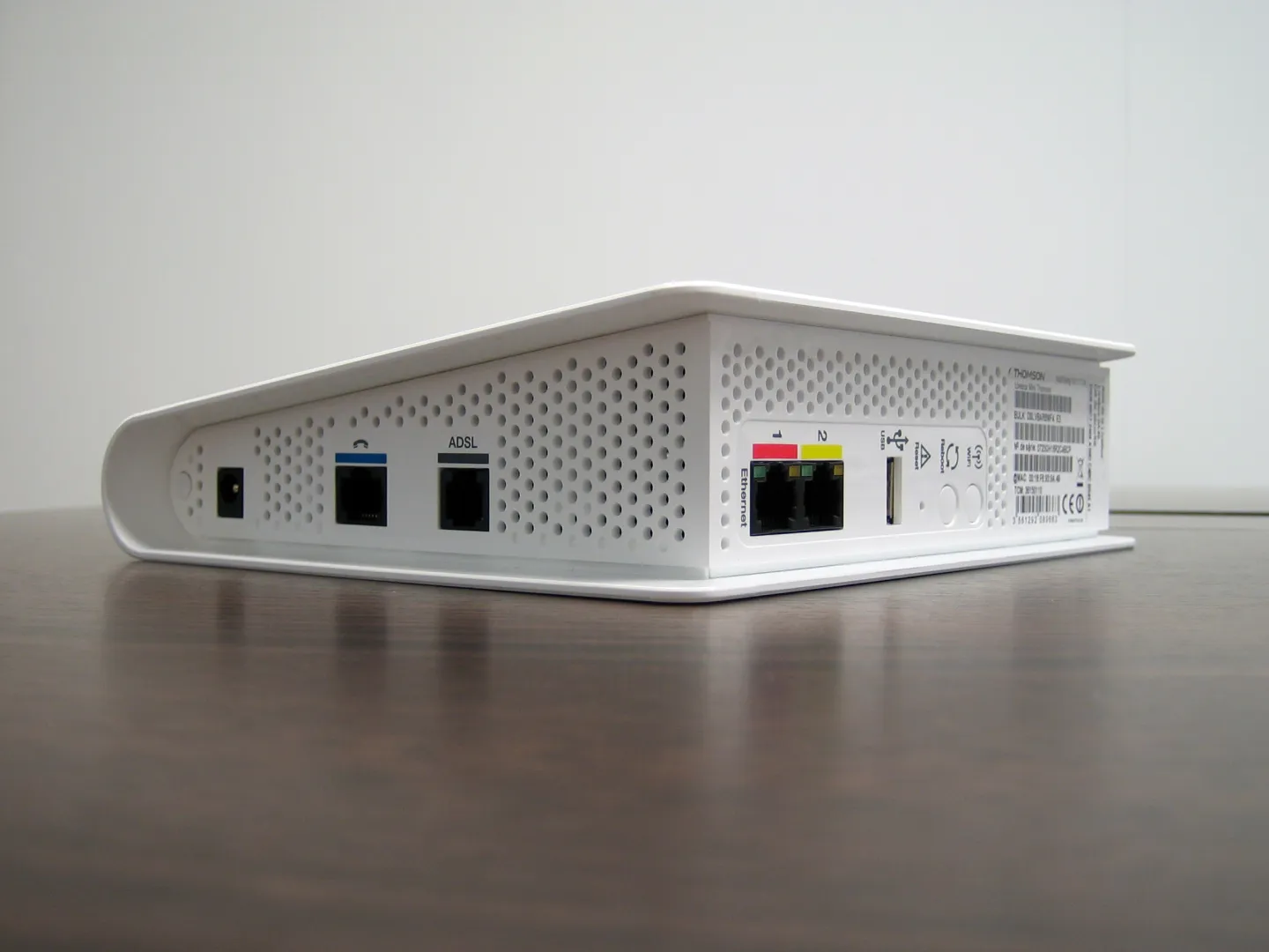 Photographie d'une Livebox 1.2 de l'opérateur Orange avec modem intégré (2007)