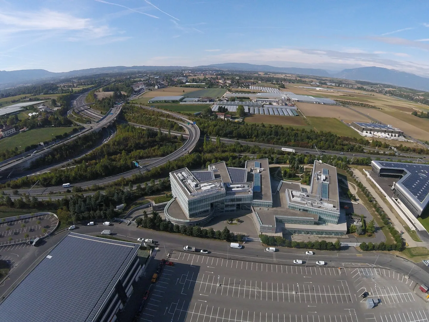 Photographie aérienne du siège de STMicroelectronics à Genève (2015)